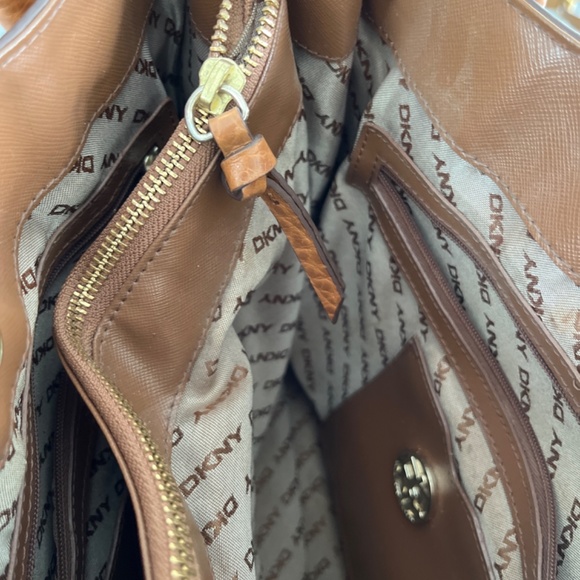 DKNY shoulder purse tan imitation crocodile prints monogram inside - Picture 7 of 7